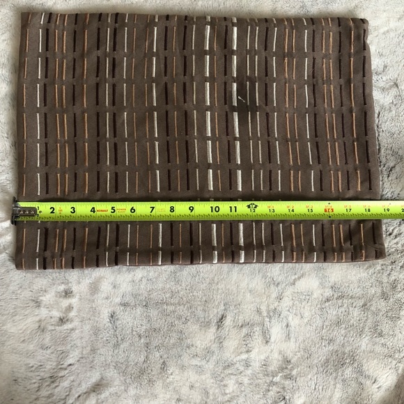 Set of 2 accent pillow covers. 18” x 13” pillow - Picture 3 of 8